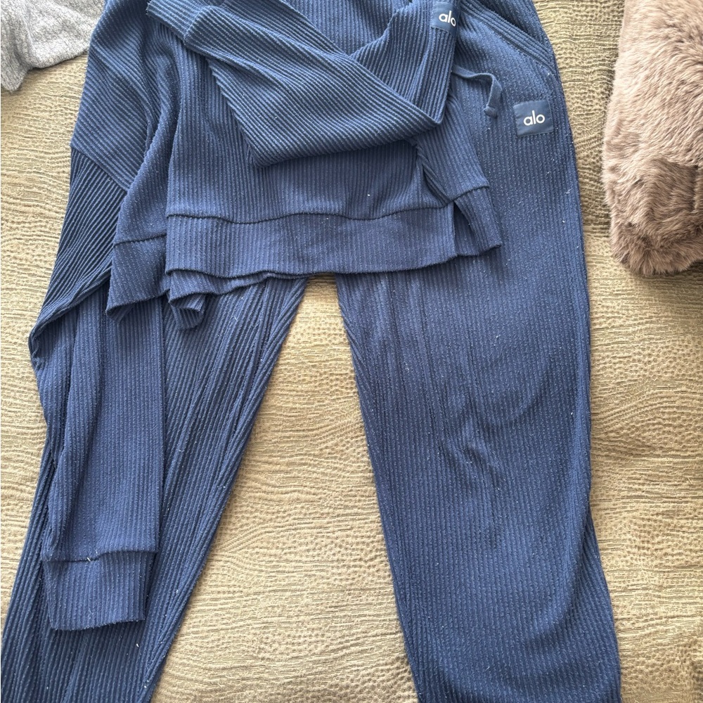 ALO Yoga Blue Ribbed Lounge Set - Picture 3 of 4